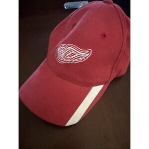 Vintage Detroit Redwings One Size adjustable. Red NHL Bauer Hockey cap hat.